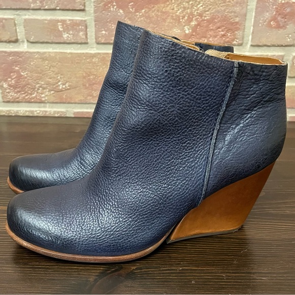 KORK EASE  brand Ankle Bootie Boot Navy Leather Wedge Block Heel Size 9 - Picture 2 of 9